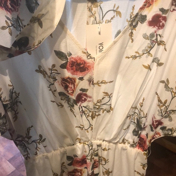 White dress - Picture 2 of 3